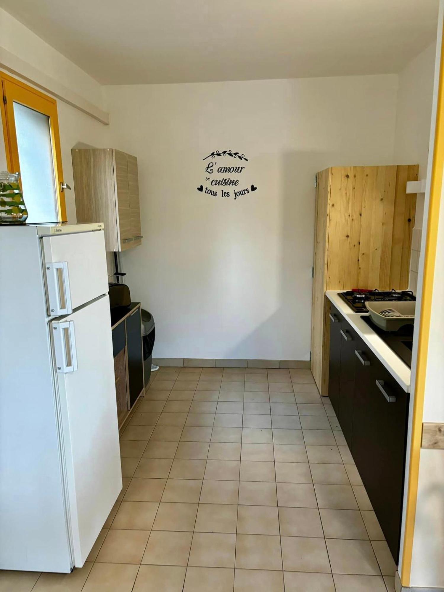 Hotel Les Persedes Lavilledieu  Bagian luar foto