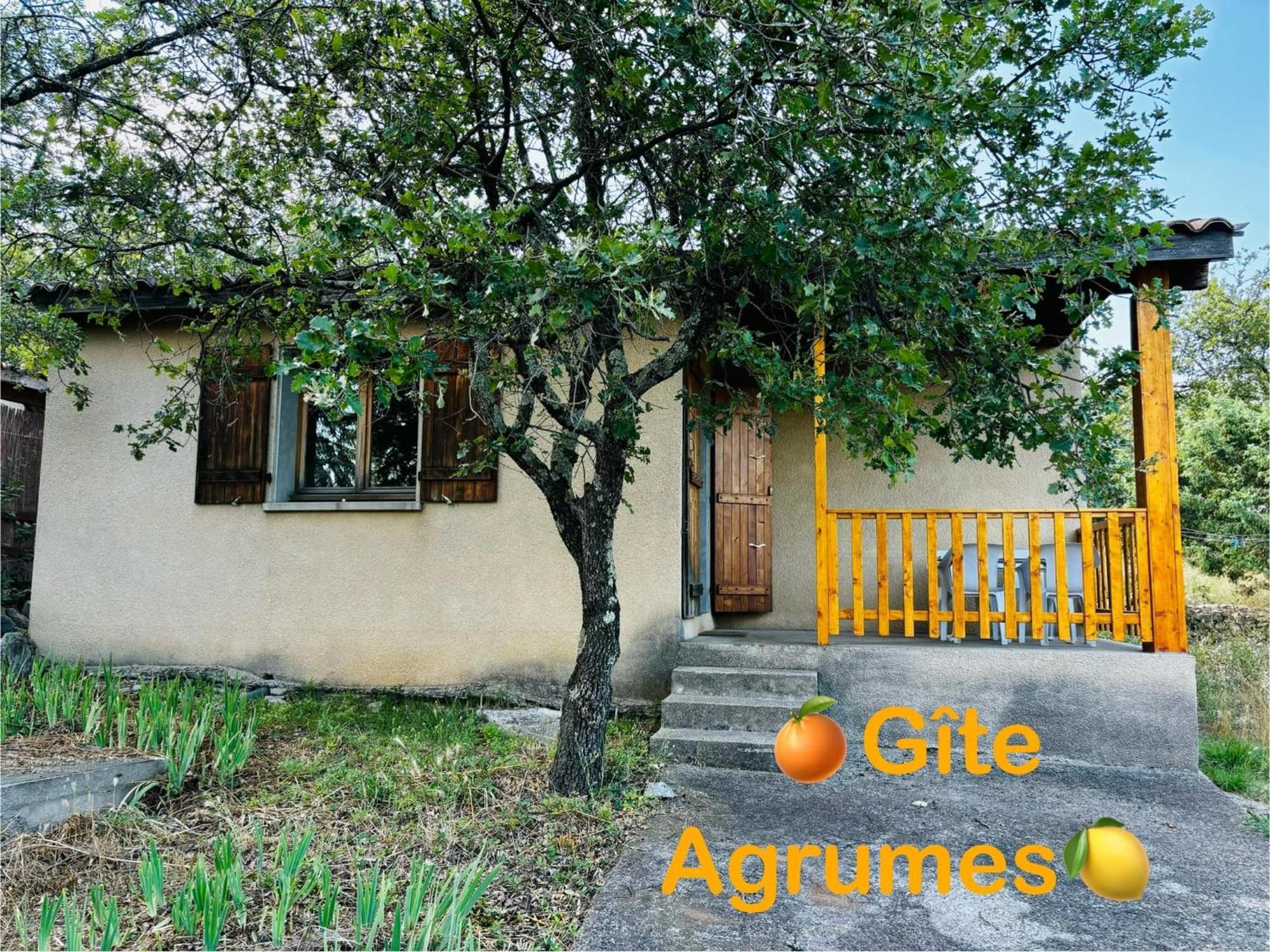 Hotel Les Persedes Lavilledieu  Bagian luar foto